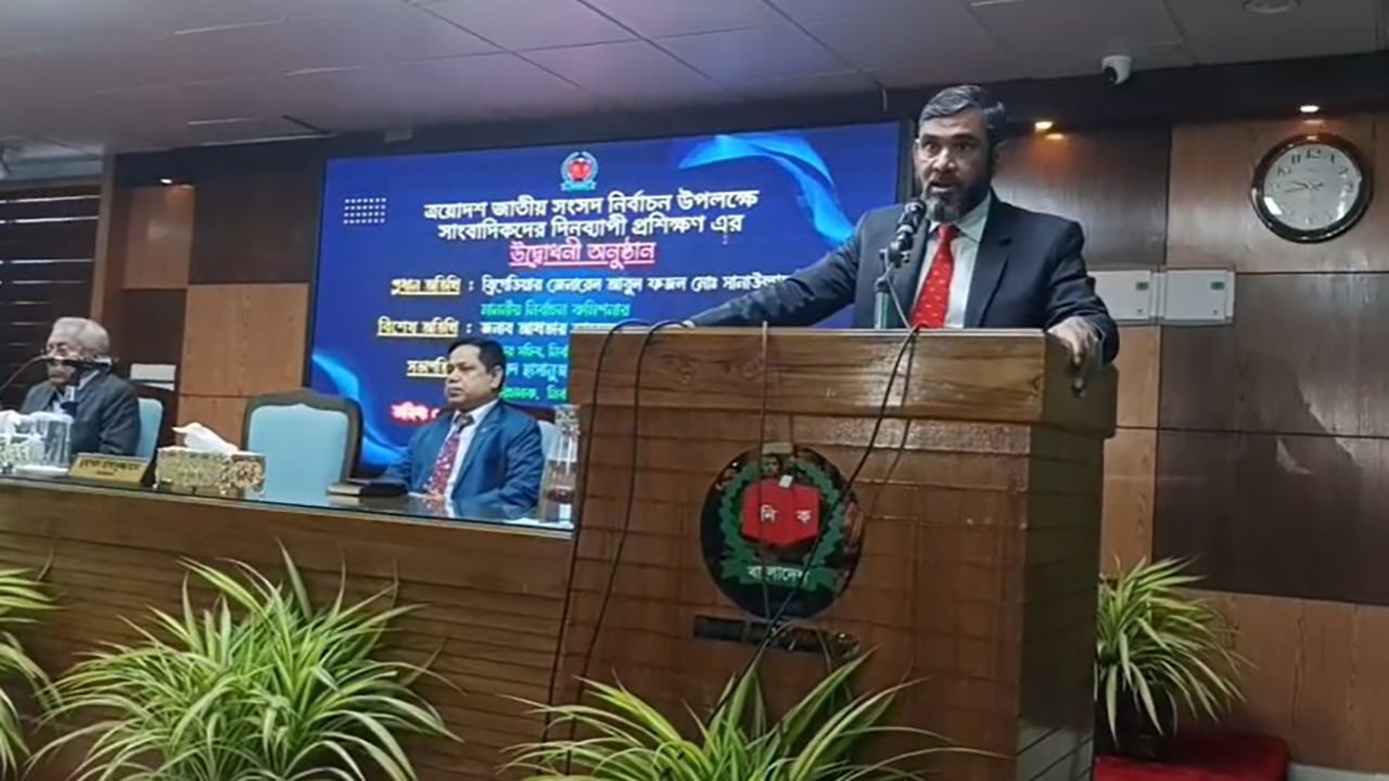 নির্বাচনে ভুয়া সাংবাদিক ঠেকাতে কিউআর কোডের ব্যবস্থা রাখছে কমিশন