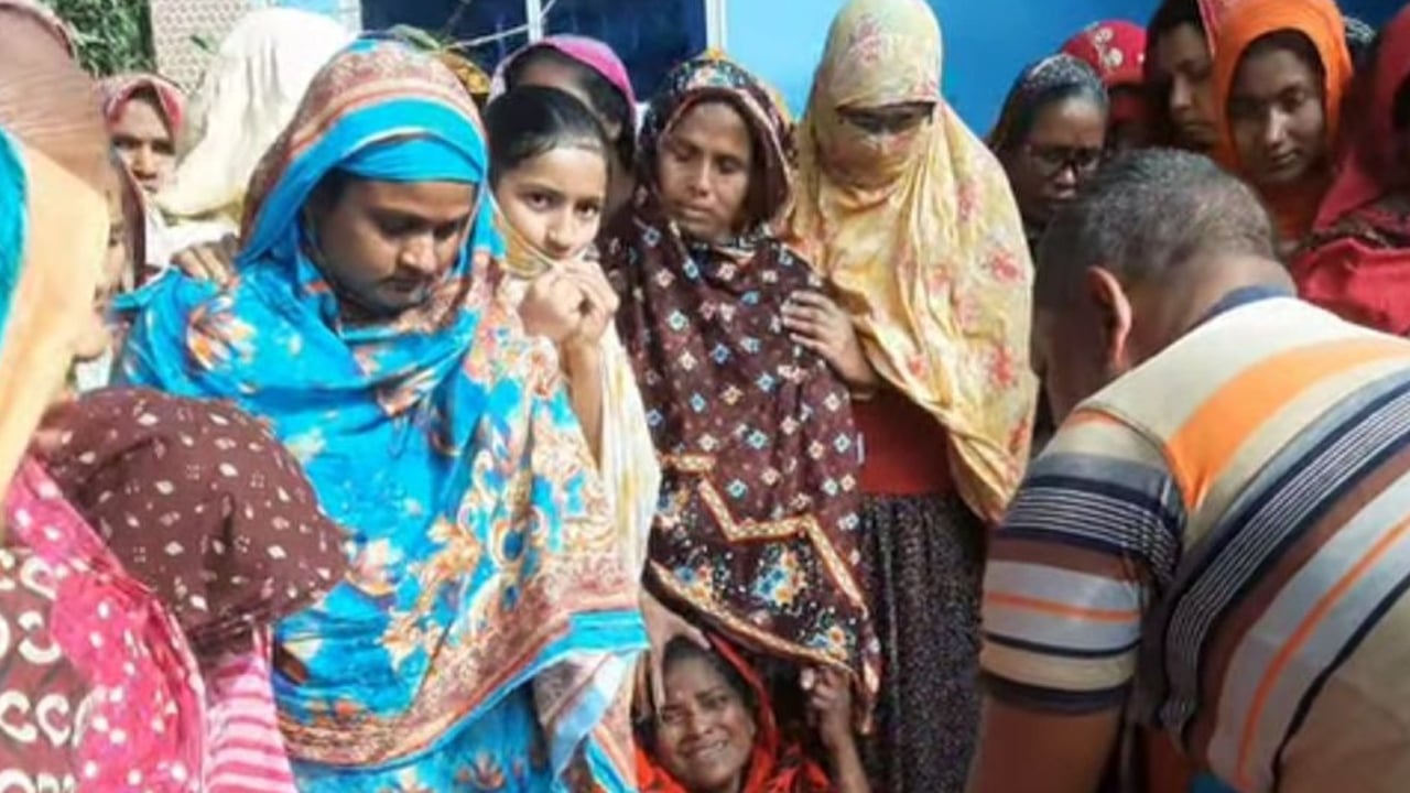 টমেটো তুলতে গিয়ে বিদ্যুৎস্পৃষ্ট হয়ে দুই যুবকের মৃত্যু