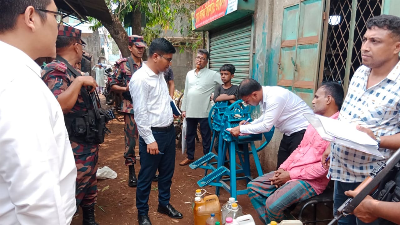 বসতঘরে জ্বালানি তেল মজুত, একজনের কারাদণ্ড