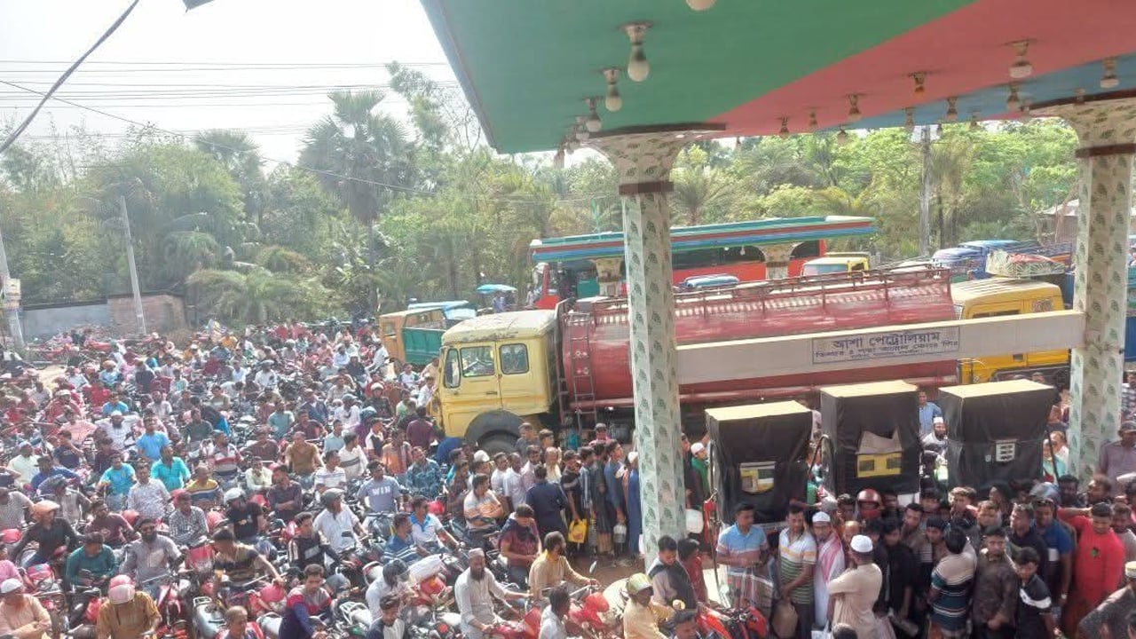 ডিসির সিল ও স্বাক্ষরযুক্ত ‘ফুয়েল কার্ড’ ছাড়া মিলবে না তেল