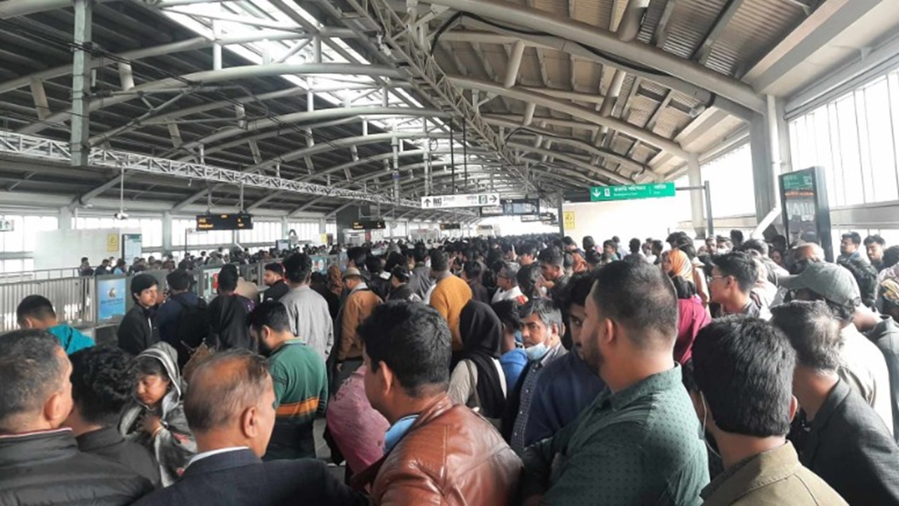 মেট্রোরেল যাত্রীদের মাস্ক ব্যবহারের অনুরোধ
