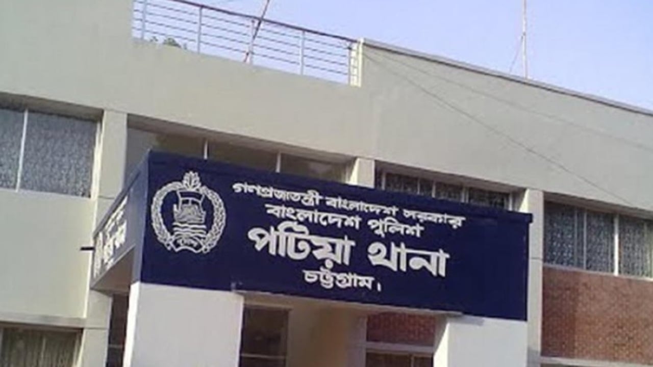 থানার সামনে বৈষম্যবিরোধী নেতাকর্মীদের সঙ্গে পুলিশের সংঘর্ষ, আহত ১০