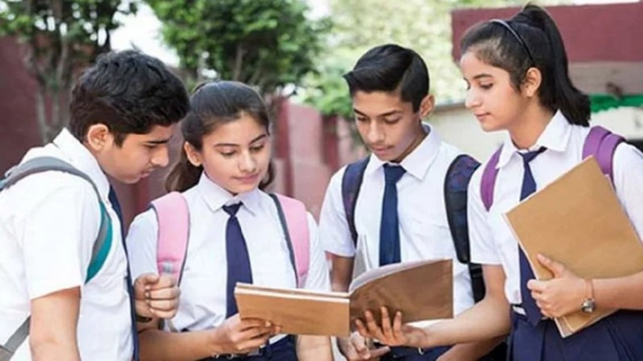 ষষ্ঠ শ্রেণিতে ভর্তিতে বয়স জটিলতায় বহু শিক্ষার্থী