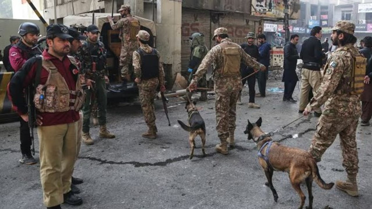 পাকিস্তানের উত্তর-পশ্চিমে সন্ত্রাসী হামলায় ৬ সেনা নিহত