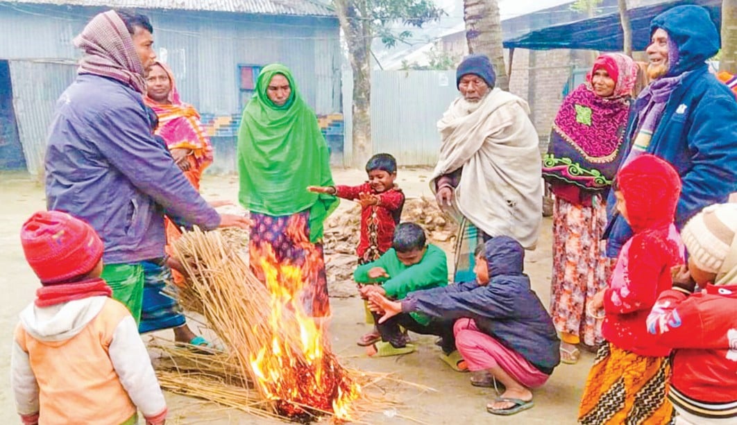 তীব্র শীতে সারা দেশে বিপর্যস্ত জনজীবন, শীতবস্ত্র বিতরণের উদ্যোগ নেই