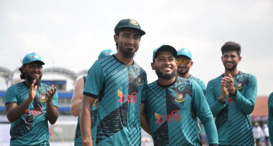 সাকিবের অভিষেক, ফিল্ডিংয়ে বাংলাদেশ