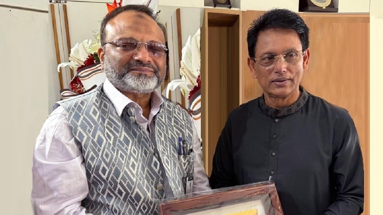 শিক্ষামন্ত্রীর সঙ্গে ঢাবি উপাচার্যের সৌজন্য সাক্ষাৎ