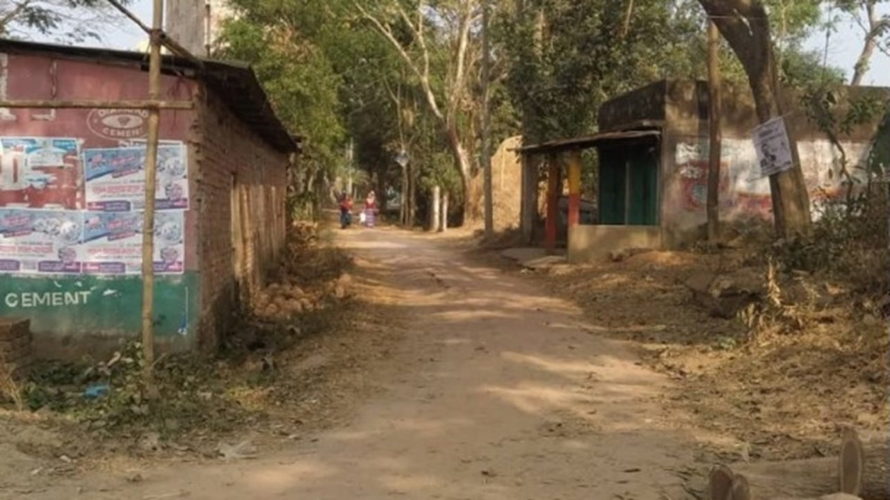 রাঙ্গুনিয়ায় ভেঙে পড়েছে সড়ক যোগাযোগ, বাড়ছে ভোগান্তি