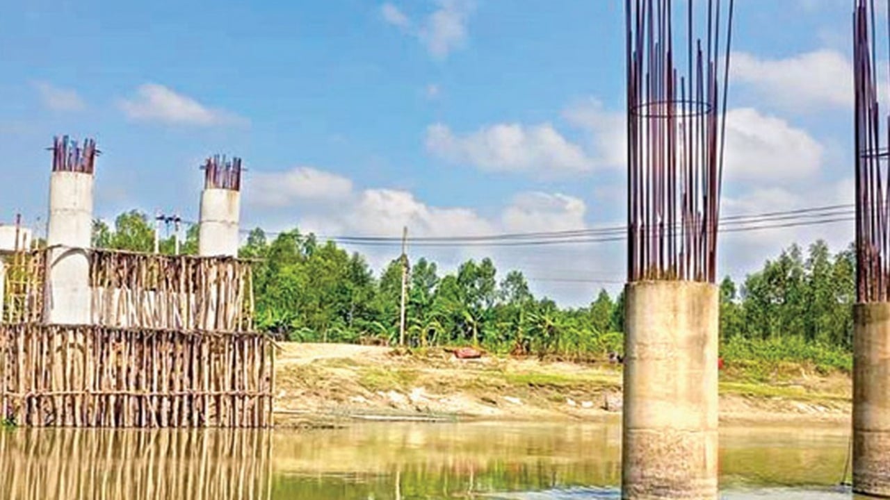 সংস্কার কাজ নির্ধারিত সময়ে শেষ না হওয়ায় বাড়ছে জনভোগান্তি