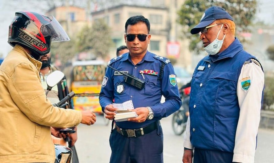 ৩ মাসে ১ কোটি টাকা জরিমানা আদায়ে রেকর্ড সিরাজগঞ্জ ট্রাফিক পুলিশের