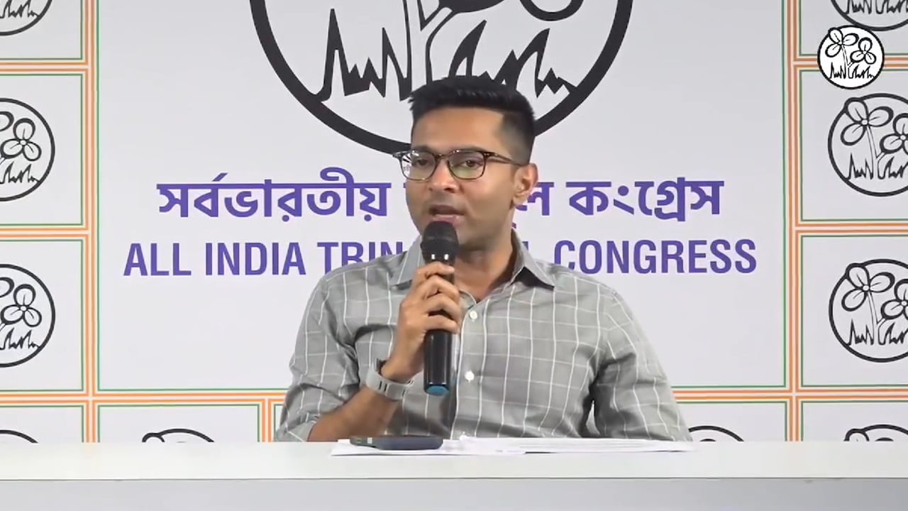 দেড় বছর ধরে হাসিনা দিল্লিতে কেন, প্রশ্ন তৃণমূল কংগ্রেসের অভিষেকের