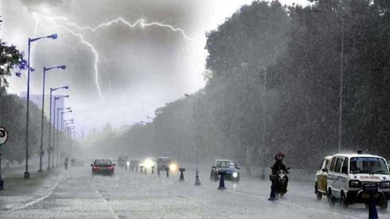 ২৪ ঘণ্টার মধ্যে সারা দেশে ভারি বর্ষণের শঙ্কা