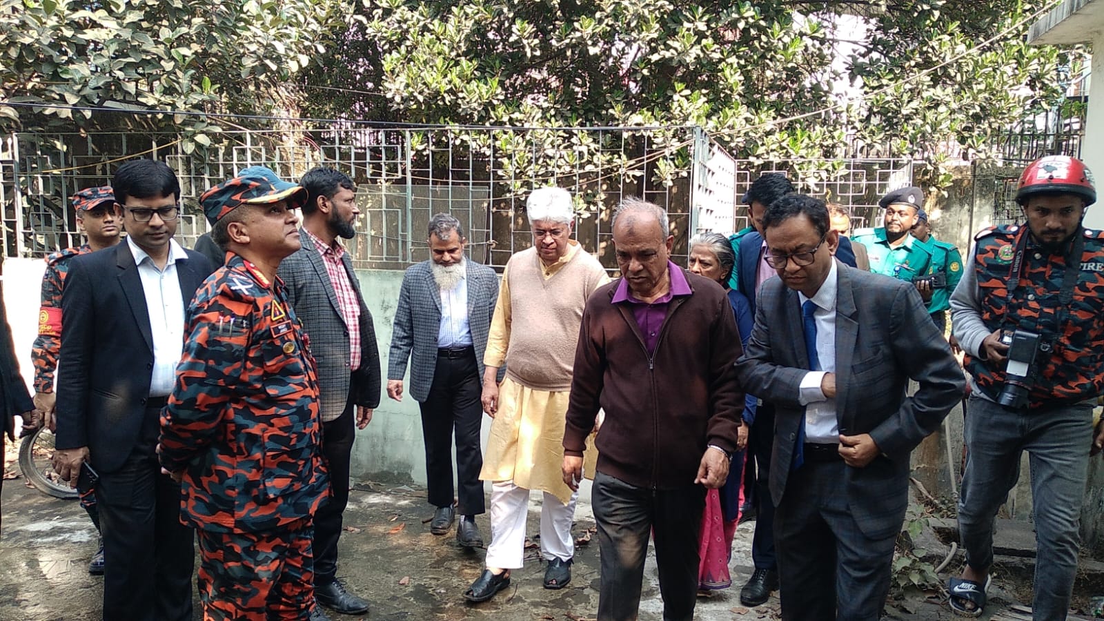 সচিবালয়ে আগুন: উপদেষ্টাদের সঙ্গে বৈঠকে প্রশাসনের কর্মকর্তারা