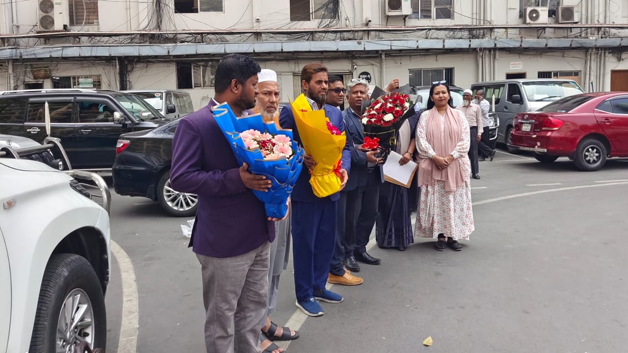 নতুন মন্ত্রীদের সাক্ষাত, সচিবালয়ে দর্শনার্থীদের চাপ