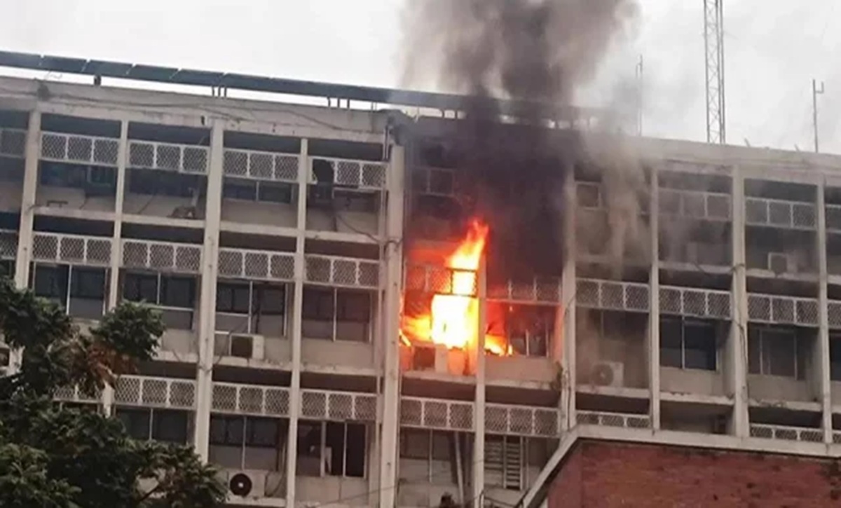 সচিবালয়ে আগুন: সন্দেহভাজনকে খুঁজছে গোয়েন্দারা