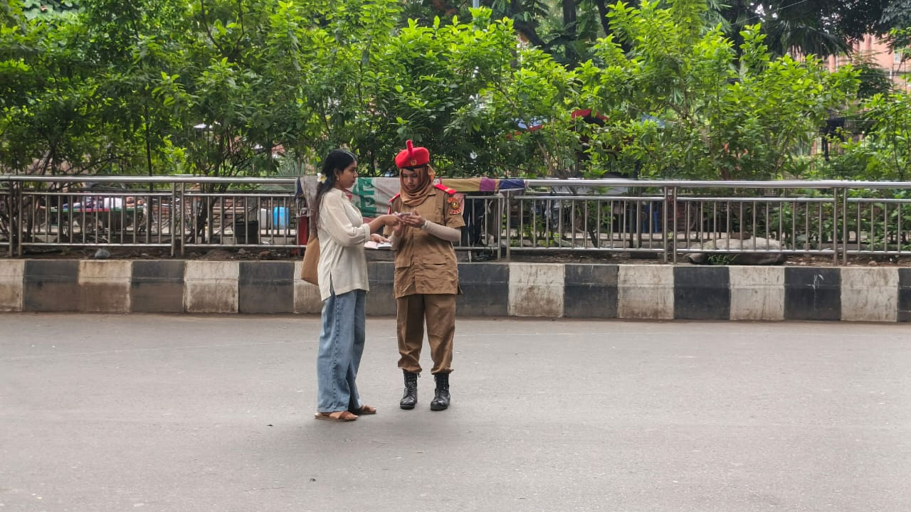 দুই স্তরে চেক করা হচ্ছে ভোটারদের