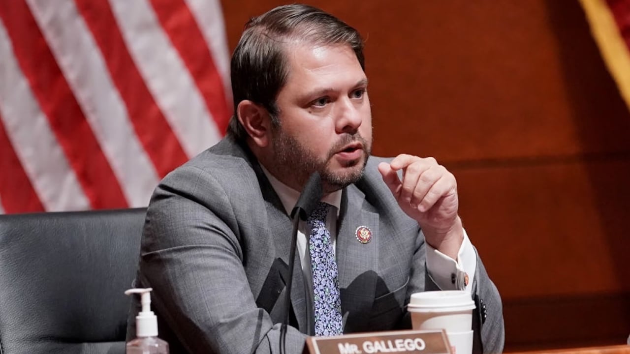 ভেনেজুয়েলায় হামলাকে অবৈধ বললেন মার্কিন সিনেটর