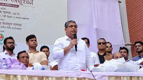 পরিচ্ছন্নতাকর্মীদের সমান অধিকার নিশ্চিত করতে কাজ করছে সরকার: প্রতিমন্ত্রী