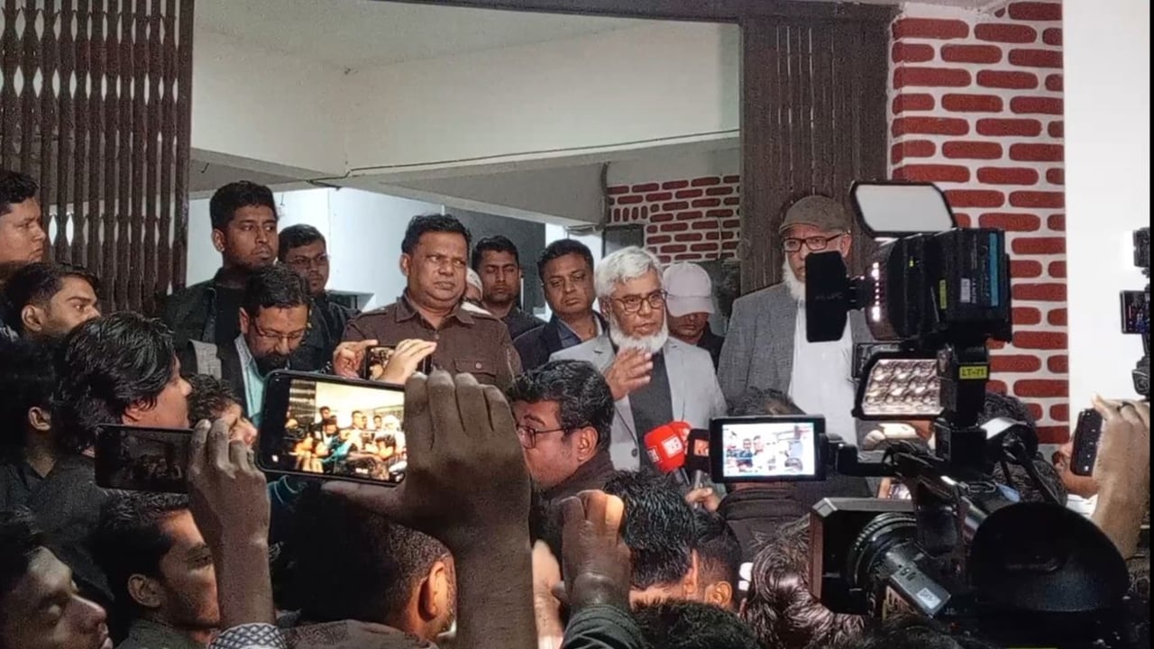 তিন শর্ত মেনে অঙ্গীকারনামা দিতে হবে প্রার্থীদের, প্রত্যাখ্যান করে বিক্ষোভ