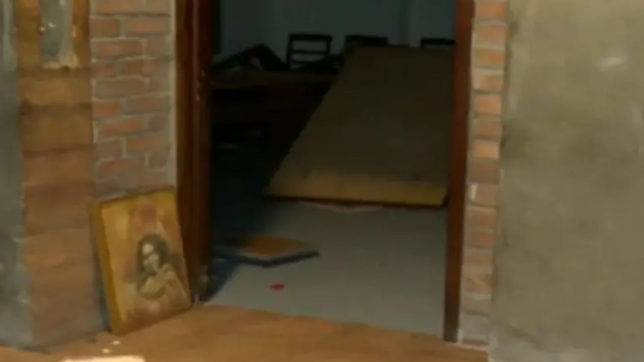 ছায়ানট ভবনে ভাঙচুর-আগুন