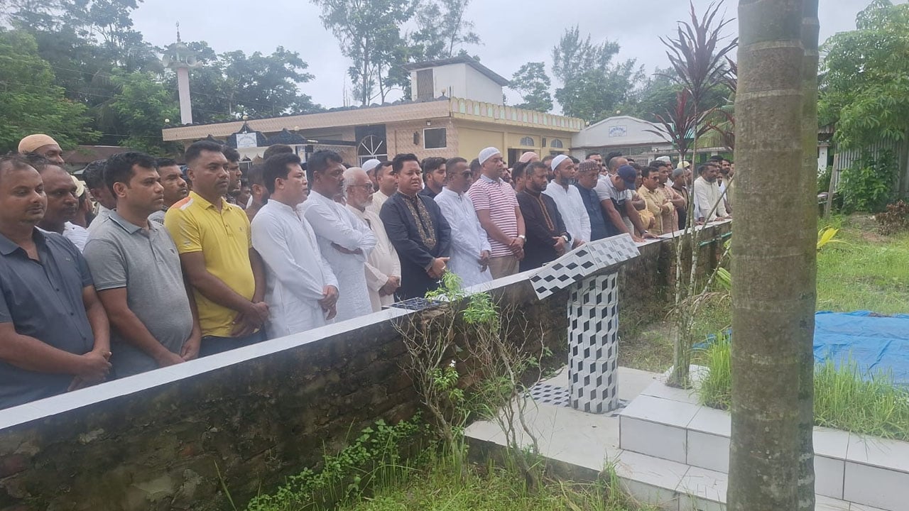 শফিউল বারী বাবুর ষষ্ঠ মৃত্যুবার্ষিকীতে কেন্দ্রীয় স্বেচ্ছাসেবক দলের শ্রদ্ধা