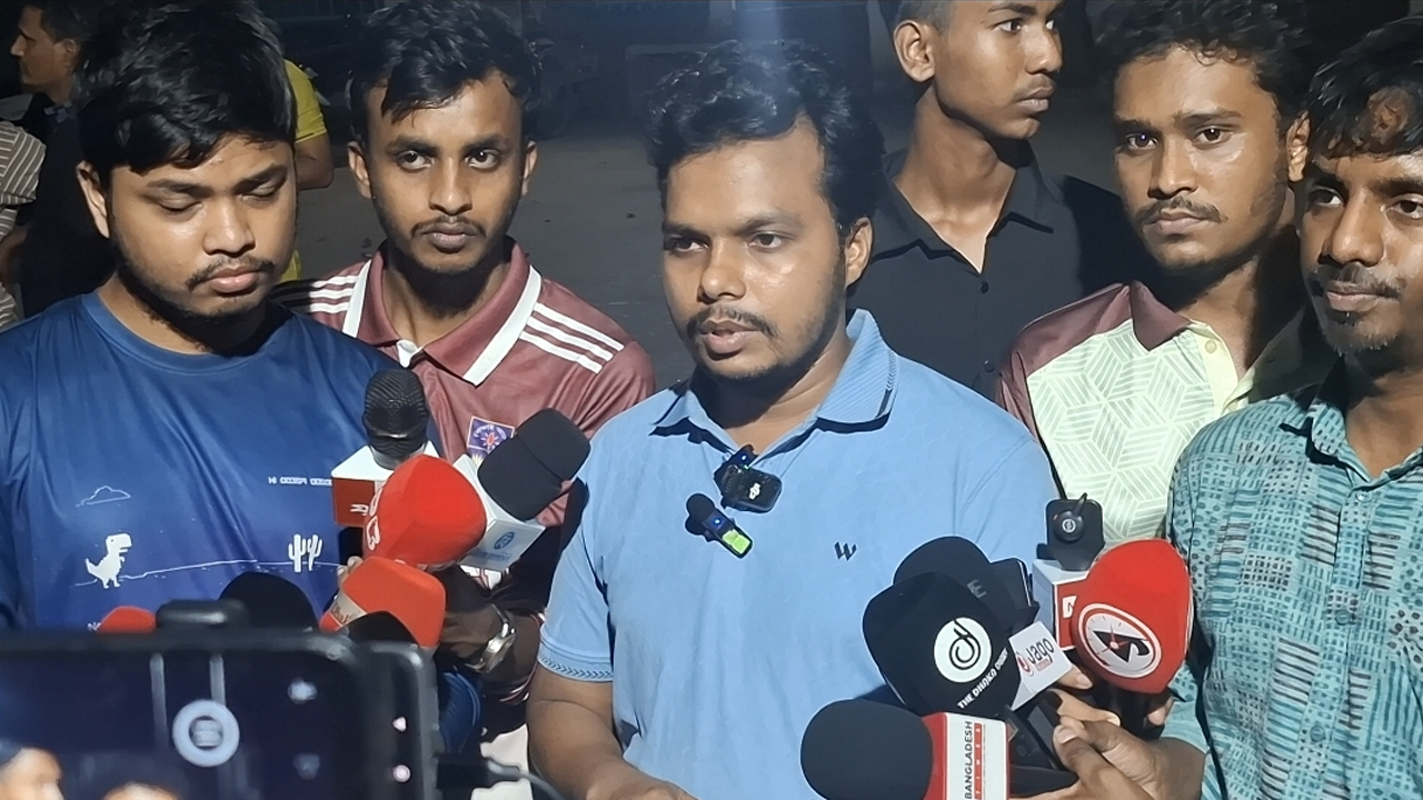 শাহবাগ থানায় সাংবাদিকরা: মামলা নিতে গড়িমসি, ৬ ঘণ্টা ধরে আত্মগোপনে ওসি