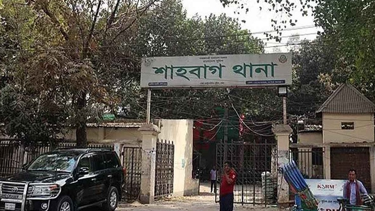 ঢাবি এলাকার ফুটপাত থেকে ভবঘুরে এক নারীর লাশ উদ্ধার