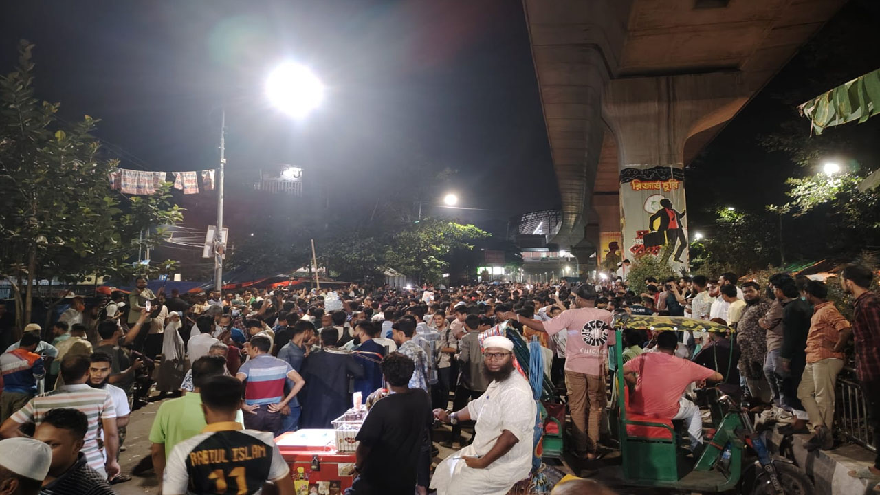 শাহবাগে ছাত্রশিবিরের সমর্থকদের উল্লাস