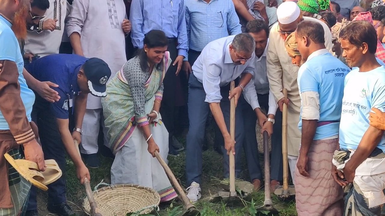 জিয়াউর রহমানের খাল খনন কর্মসূচিতে দেশ খাদ্যে স্বয়ংসম্পূর্ণ হয়েছিল