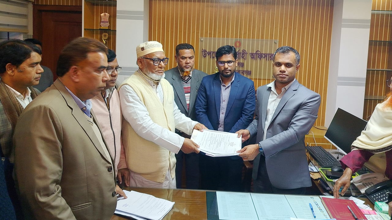 চাঁপাইনবাবগঞ্জ-১ আসনে মনোনয়নপত্র জমা দিলেন শাহজাহান মিয়া