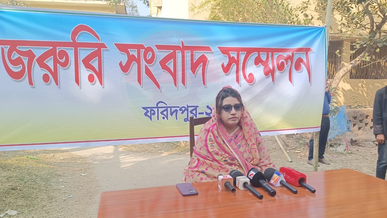 ১১ দলীয় জোটের প্রার্থীর বিরুদ্ধে টাকা ছাড়ানোর অভিযোগ