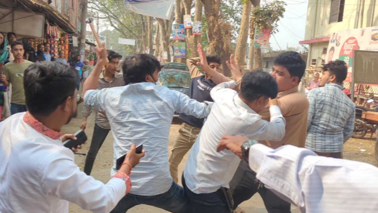 শরীয়তপুরে ৪ সাংবাদিককে হাতুড়িপেটা