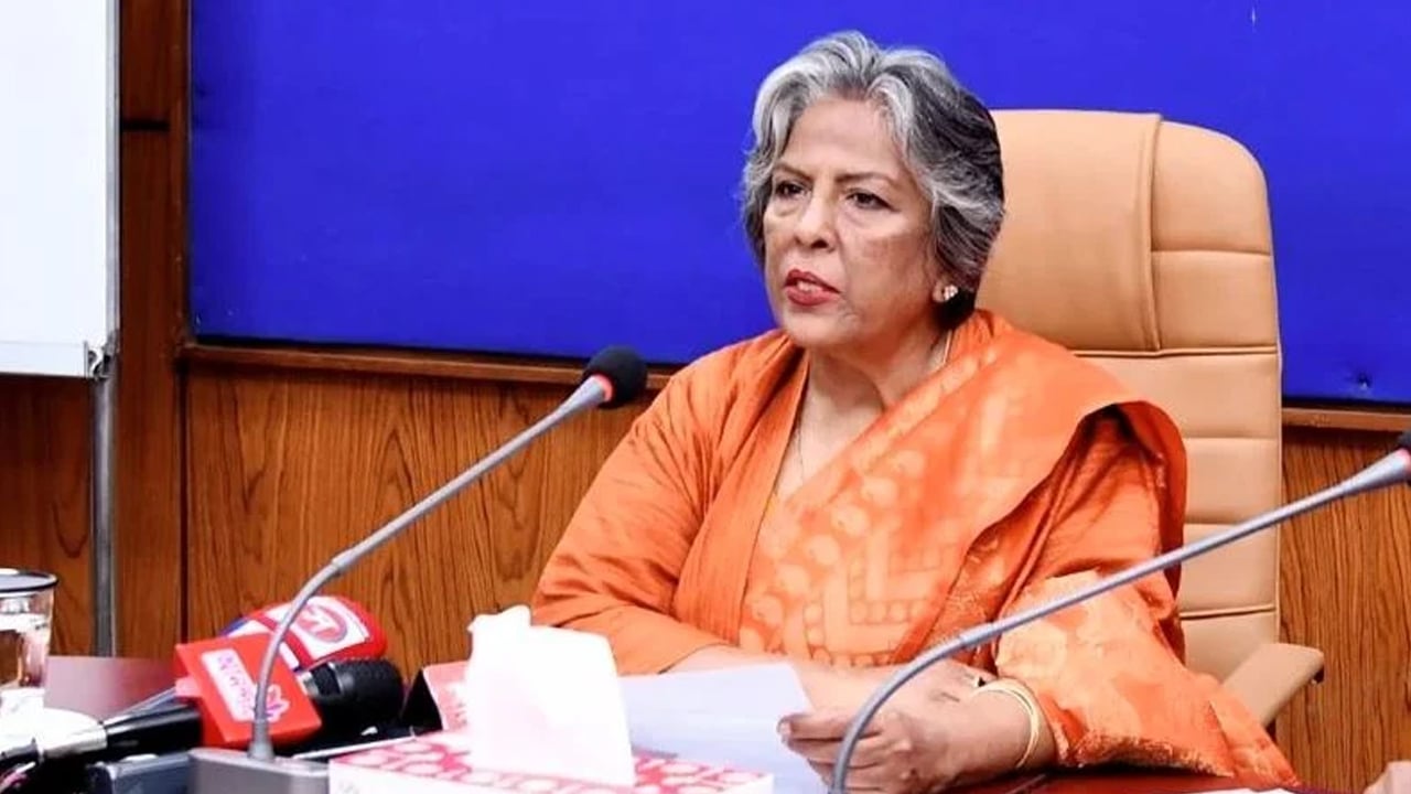 নারী প্রার্থীদের সঙ্গে উপদেষ্টা শারমীন এস মুরশিদের মতবিনিময়