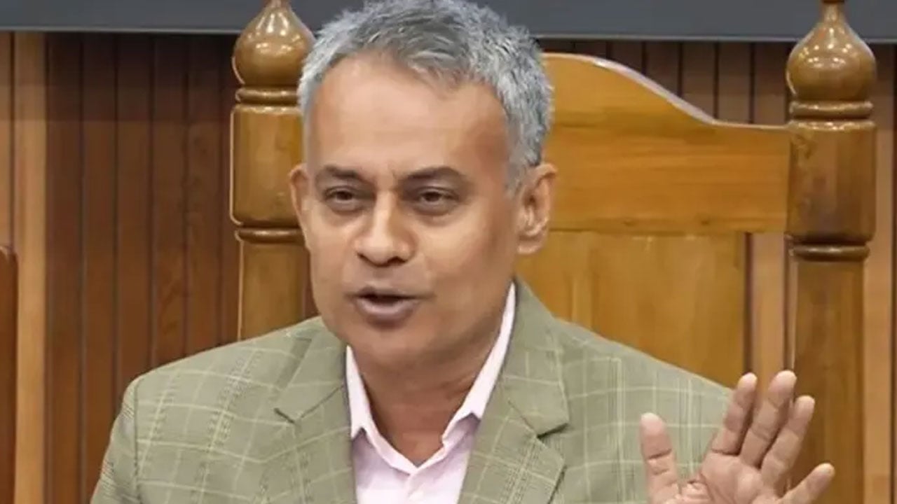 ঈদযাত্রায় ট্রেনে দৈনিক ৪২ হাজার যাত্রী বহন করা হবে: রেলমন্ত্রী