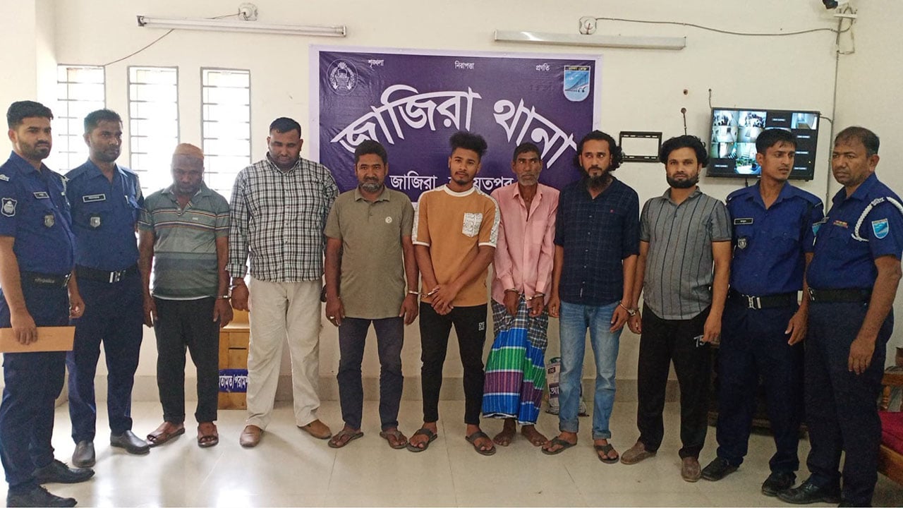 পুলিশের মামলা, ইউপি চেয়ারম্যানসহ গ্রেপ্তার ৮