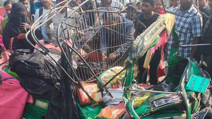 বাস-অটোরিকশার মুখোমুখি সংঘর্ষে নিহত ৫