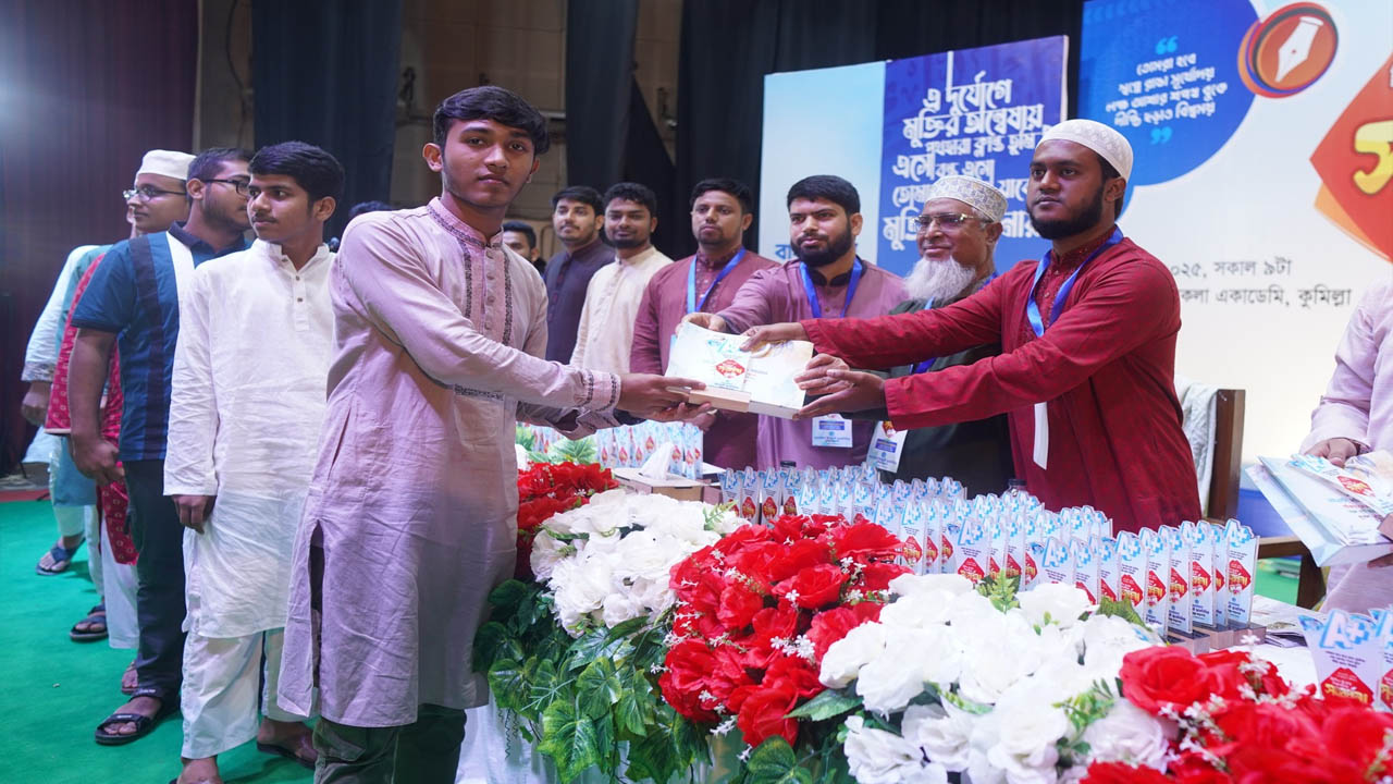 কুমিল্লায় কৃতি শিক্ষার্থীদের সংবর্ধনা ছাত্রশিবিরের