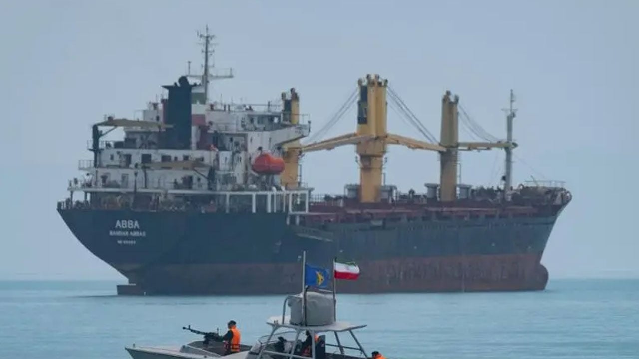 হরমুজ প্রণালীতে তেলবাহী জাহাজে হামলার খবর জানালো ইরান