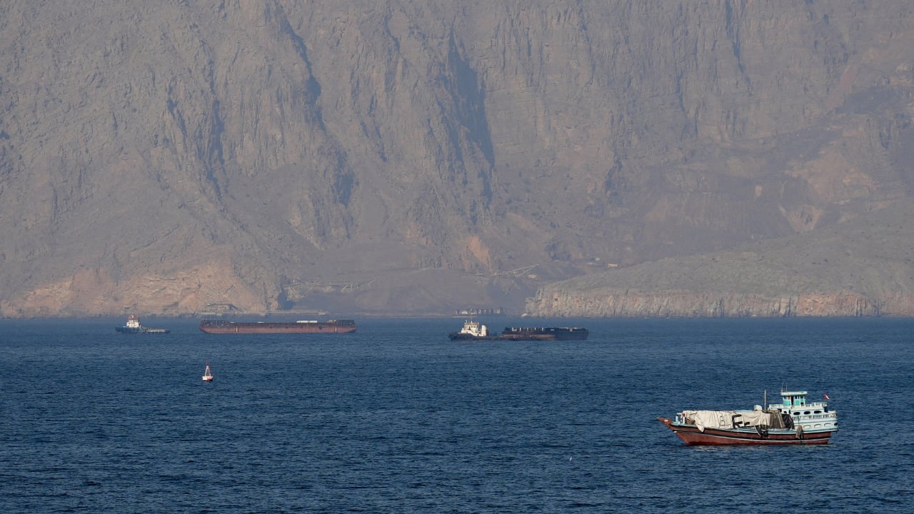 ওমান উপকূলে কন্টেইনার জাহাজে ইরানের হামলা