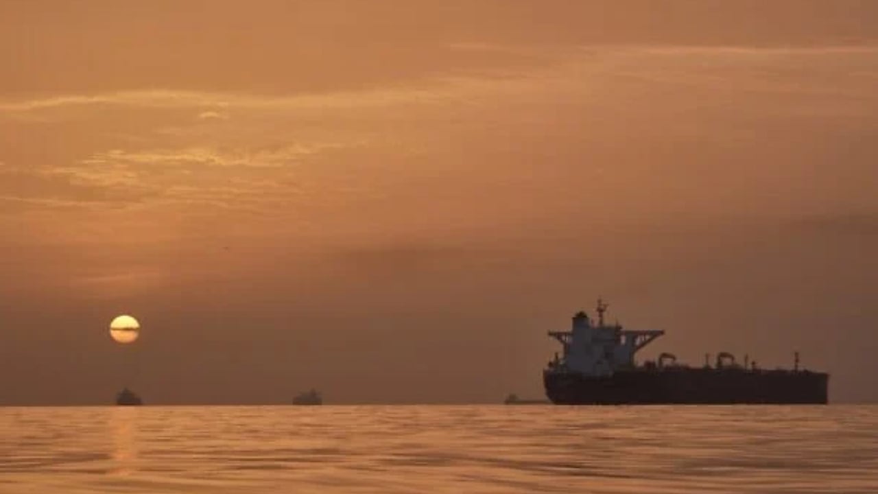 হরমুজে অবরোধ, পারস্য উপসাগরে আটকা ২০ হাজার নাবিক