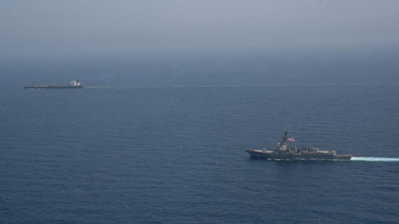 আরব সাগরে পণ্যবাহী জাহাজ আটক করল যুক্তরাষ্ট্র