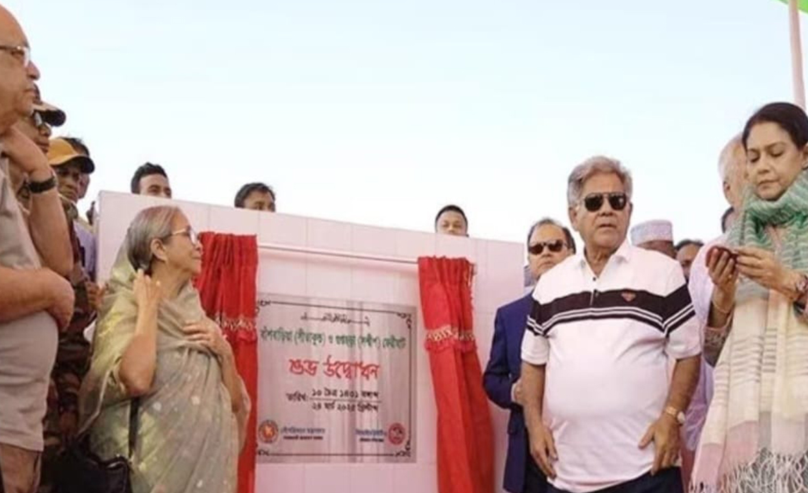 চট্টগ্রাম-সন্দ্বীপ নৌরুটে ফেরি সার্ভিসের উদ্বোধন করলেন নৌপরিবহণ উপদেষ্টা