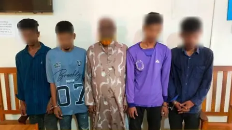 শ্যামলী হাউজিংয়ে হামলার ঘটনায় গ্রেপ্তার ৫