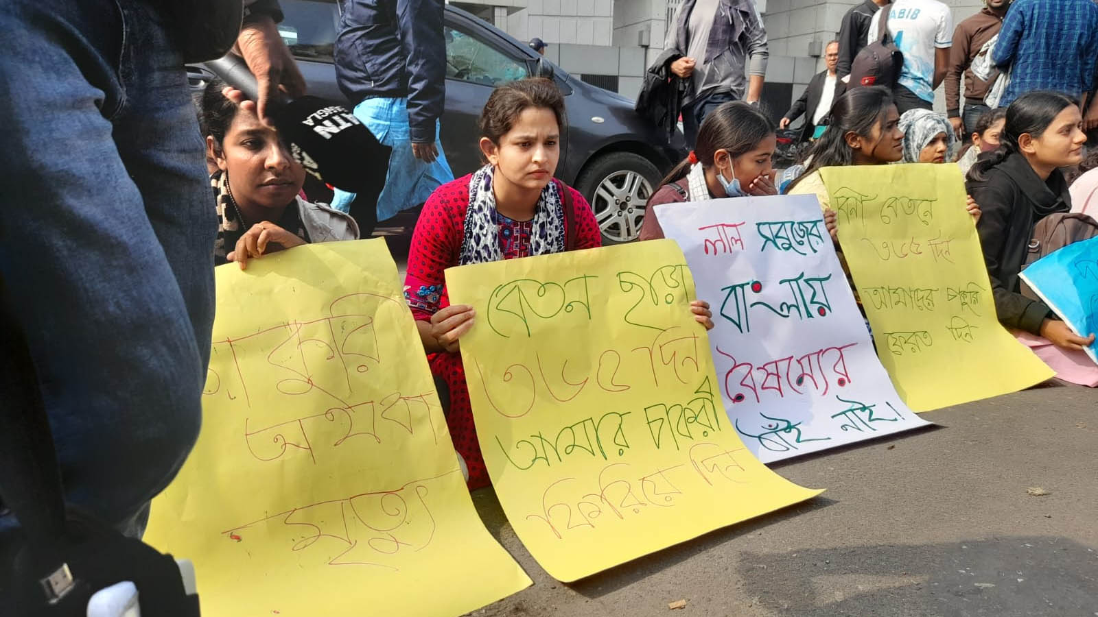এসআইদের সচিবালয়ের সামনে অবস্থান