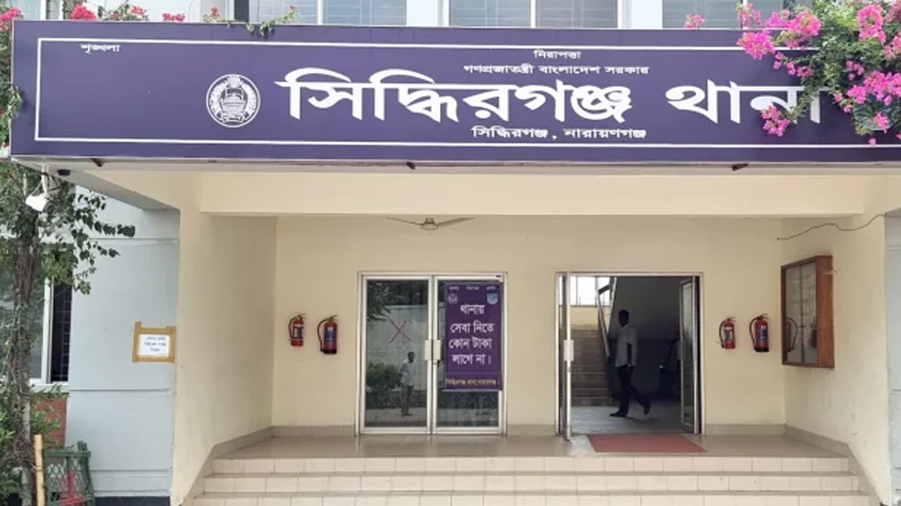 সিদ্ধিরগঞ্জে ছিনতাই করতে গিয়ে গণপিটুনিতে যুবক নিহত