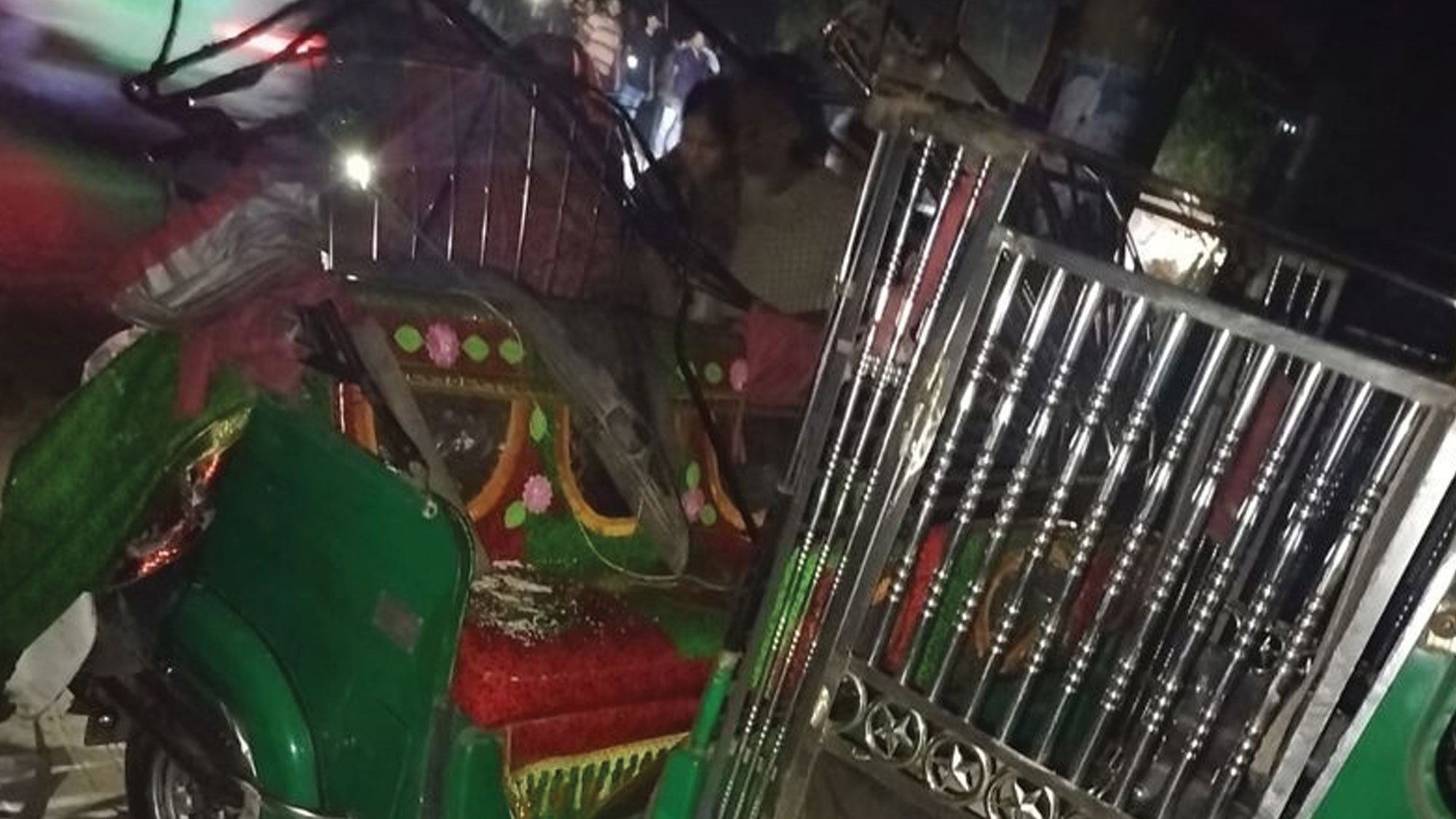সিংগাইরে ট্রাক-সিএনজি সংঘর্ষে নিহত ১, আহত ২