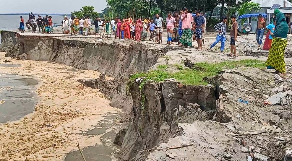 সিরাজগঞ্জের কাজীপুরে যমুনার ভয়াবহ ভাঙন 
