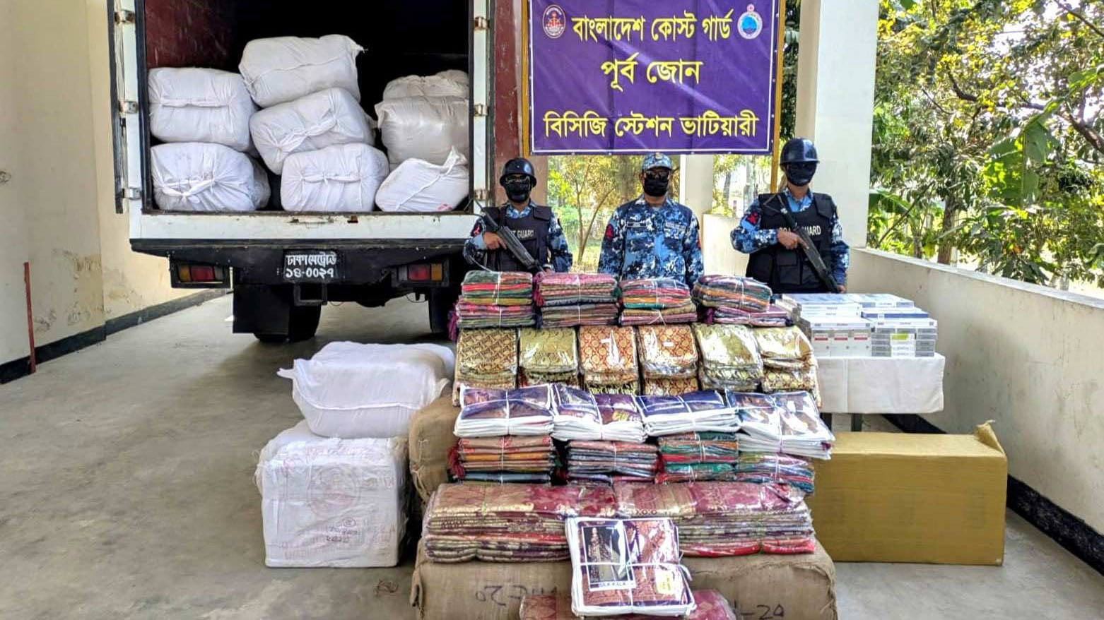 সীতাকুণ্ডে প্রায় ৯ কোটি টাকার ভারতীয় বস্ত্র ও সিগারেট জব্দ