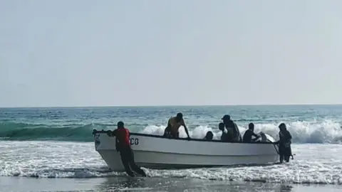  জলদস্যু দমনের অভিযানে বিপাকে সোমালিয়ার জেলেরা