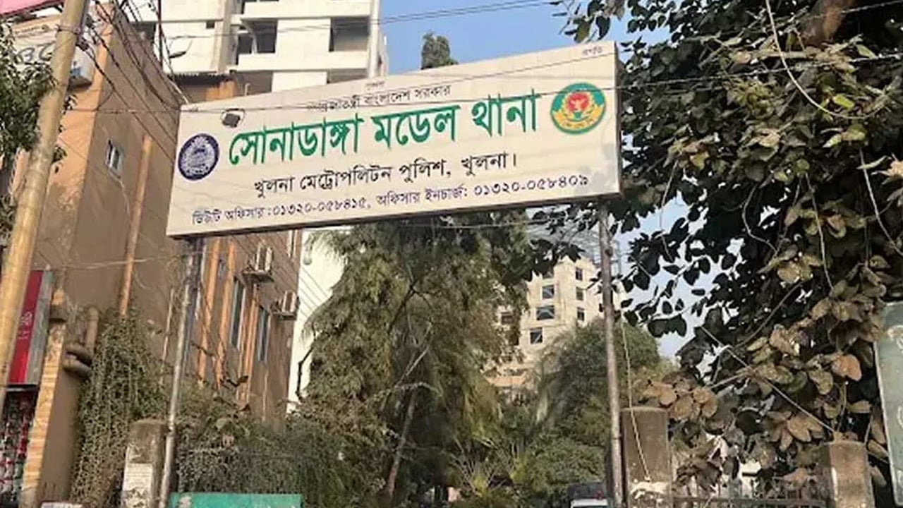 খুলনায় সন্ত্রাসীদের গুলিতে পথচারী নারী গুলিবিদ্ধ